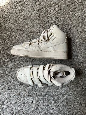 Nike Air Force 1 High '07 SP x Billie Eilish in color Mushroom/Beige